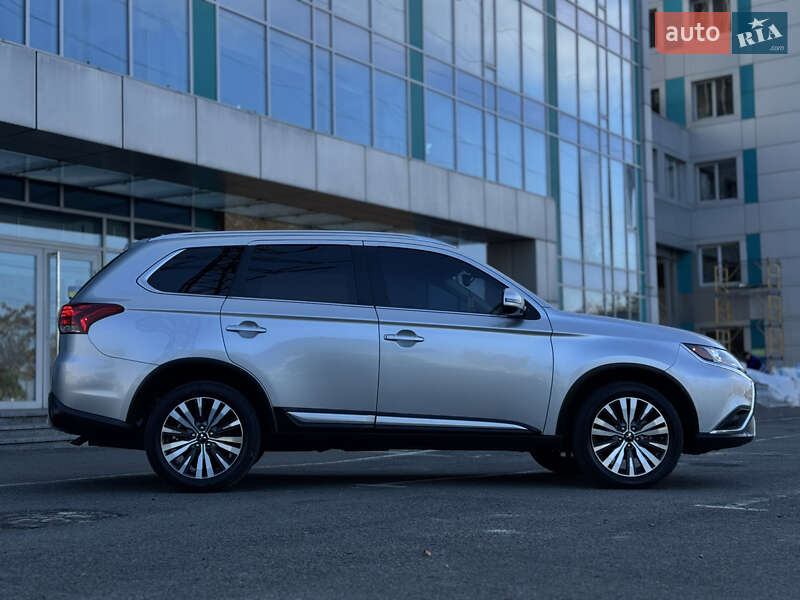 Внедорожник / Кроссовер Mitsubishi Outlander 2020 в Днепре фото 21 Внедорожник / Кроссовер Mitsubishi Outlander 2020 в Днепре