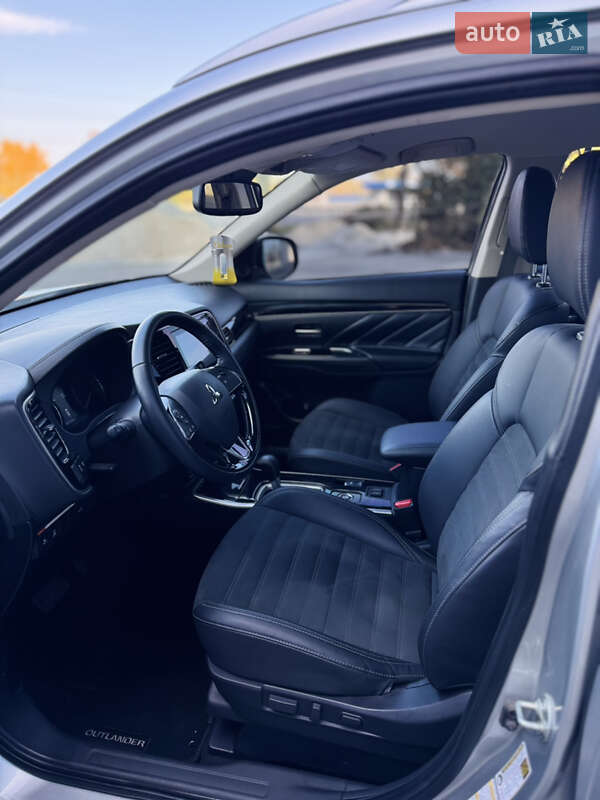 Внедорожник / Кроссовер Mitsubishi Outlander 2020 в Днепре фото 26 Внедорожник / Кроссовер Mitsubishi Outlander 2020 в Днепре