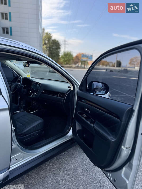 Внедорожник / Кроссовер Mitsubishi Outlander 2020 в Днепре фото 35 Внедорожник / Кроссовер Mitsubishi Outlander 2020 в Днепре