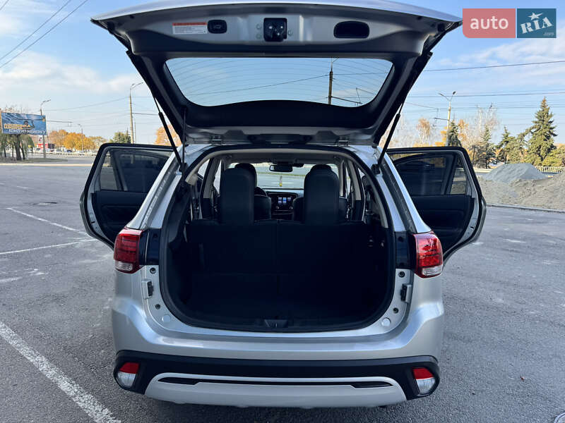 Внедорожник / Кроссовер Mitsubishi Outlander 2020 в Днепре фото 37 Внедорожник / Кроссовер Mitsubishi Outlander 2020 в Днепре