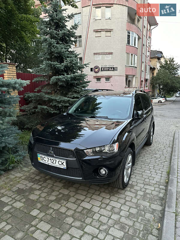 Позашляховик / Кросовер Mitsubishi Outlander 2011 в Львові фото 4 Позашляховик / Кросовер Mitsubishi Outlander 2011 в Львові