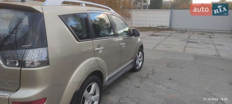 Позашляховик / Кросовер Mitsubishi Outlander 2010 в Києві