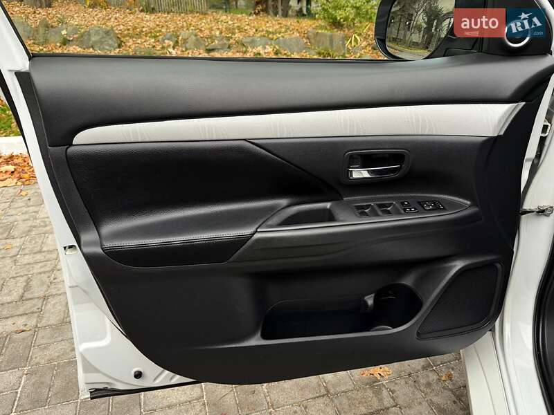 Внедорожник / Кроссовер Mitsubishi Outlander 2014 в Дрогобыче фото 35 Внедорожник / Кроссовер Mitsubishi Outlander 2014 в Дрогобыче