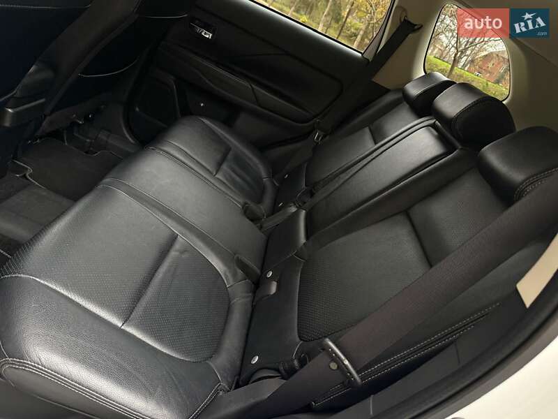 Внедорожник / Кроссовер Mitsubishi Outlander 2014 в Дрогобыче фото 40 Внедорожник / Кроссовер Mitsubishi Outlander 2014 в Дрогобыче