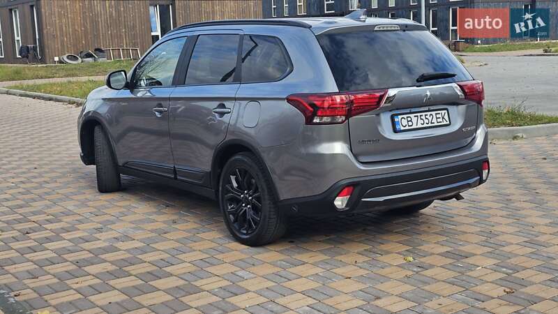 Внедорожник / Кроссовер Mitsubishi Outlander 2018 в Чернигове