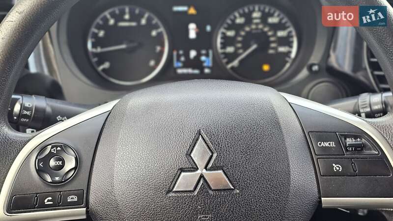 Внедорожник / Кроссовер Mitsubishi Outlander 2018 в Чернигове