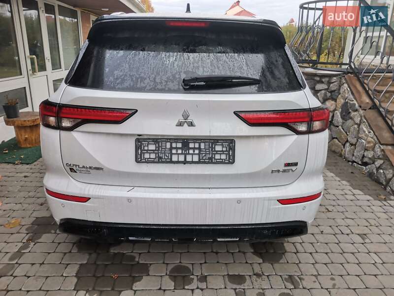 Позашляховик / Кросовер Mitsubishi Outlander 2023 в Полтаві фото 16 Позашляховик / Кросовер Mitsubishi Outlander 2023 в Полтаві