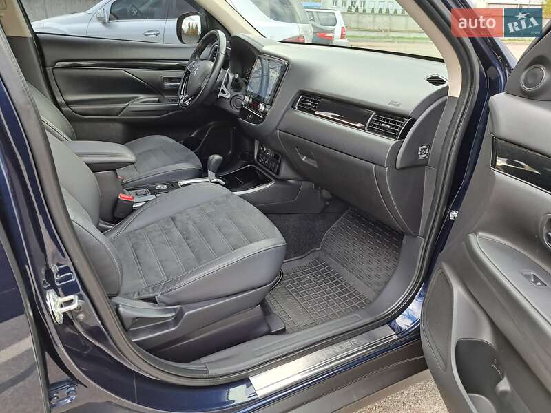 Внедорожник / Кроссовер Mitsubishi Outlander 2022 в Борисполе фото 17 Внедорожник / Кроссовер Mitsubishi Outlander 2022 в Борисполе