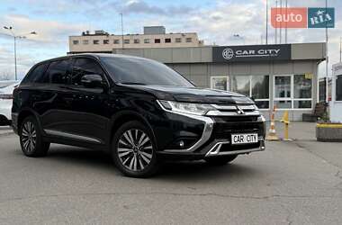 Внедорожник / Кроссовер Mitsubishi Outlander 2019 в Киеве