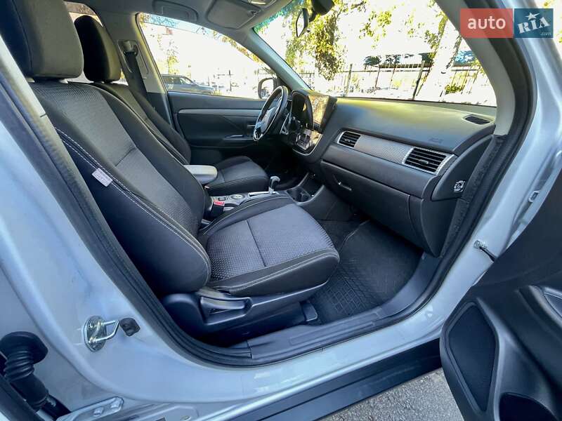 Внедорожник / Кроссовер Mitsubishi Outlander 2015 в Киеве фото 23 Внедорожник / Кроссовер Mitsubishi Outlander 2015 в Киеве