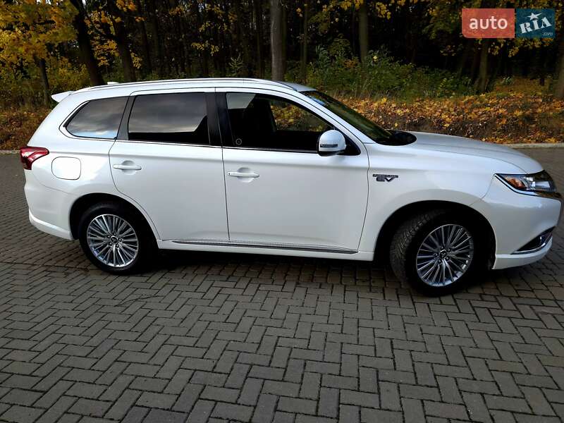 Позашляховик / Кросовер Mitsubishi Outlander 2018 в Львові фото 3 Позашляховик / Кросовер Mitsubishi Outlander 2018 в Львові