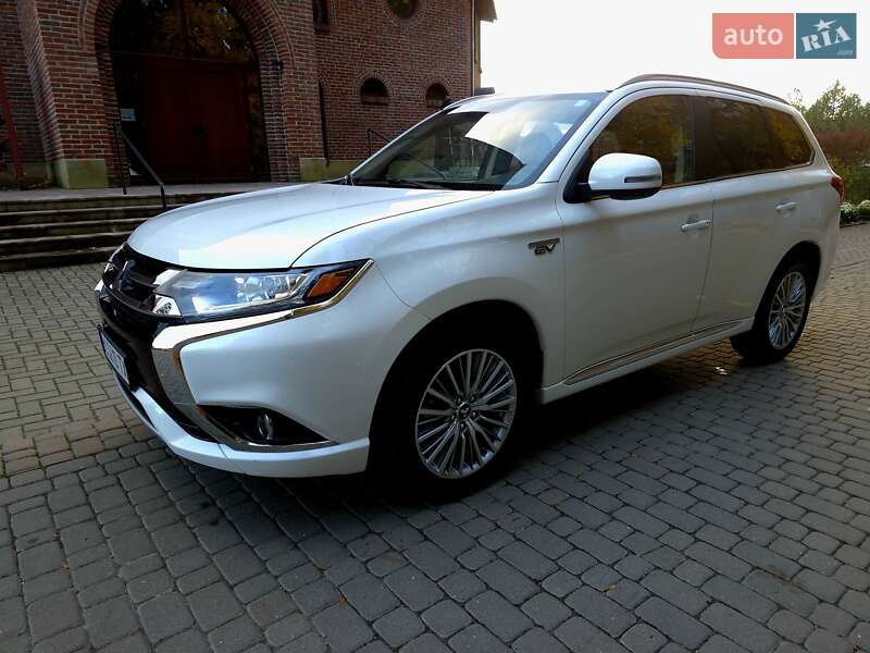 Позашляховик / Кросовер Mitsubishi Outlander 2018 в Львові фото 14 Позашляховик / Кросовер Mitsubishi Outlander 2018 в Львові