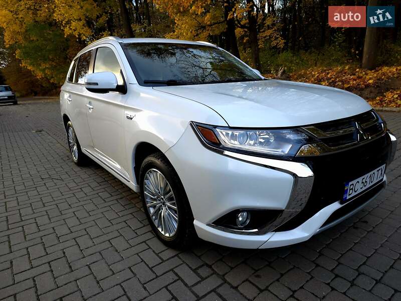 Позашляховик / Кросовер Mitsubishi Outlander 2018 в Львові фото 19 Позашляховик / Кросовер Mitsubishi Outlander 2018 в Львові