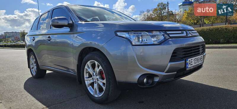 Позашляховик / Кросовер Mitsubishi Outlander 2013 в Кривому Розі фото 15 Позашляховик / Кросовер Mitsubishi Outlander 2013 в Кривому Розі