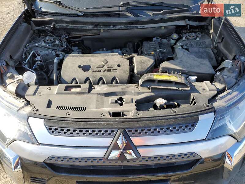 Внедорожник / Кроссовер Mitsubishi Outlander 2018 в Тернополе