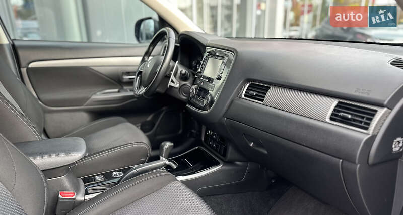 Позашляховик / Кросовер Mitsubishi Outlander 2017 в Дніпрі