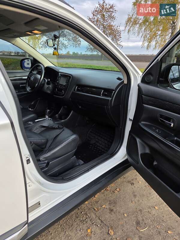 Внедорожник / Кроссовер Mitsubishi Outlander 2015 в Золотоноше фото 15 Внедорожник / Кроссовер Mitsubishi Outlander 2015 в Золотоноше