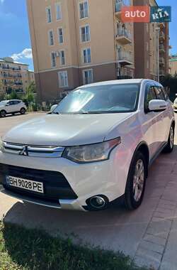 Позашляховик / Кросовер Mitsubishi Outlander 2014 в Одесі