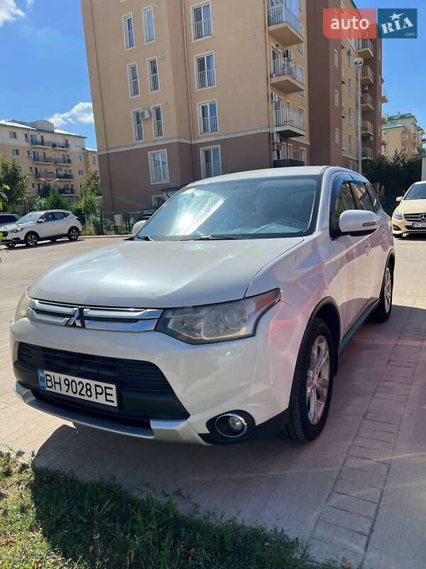Позашляховик / Кросовер Mitsubishi Outlander 2014 в Одесі