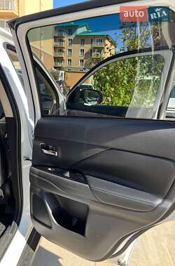 Позашляховик / Кросовер Mitsubishi Outlander 2014 в Одесі