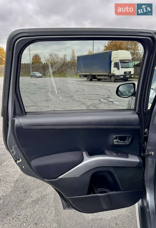 Внедорожник / Кроссовер Mitsubishi Outlander 2011 в Полтаве