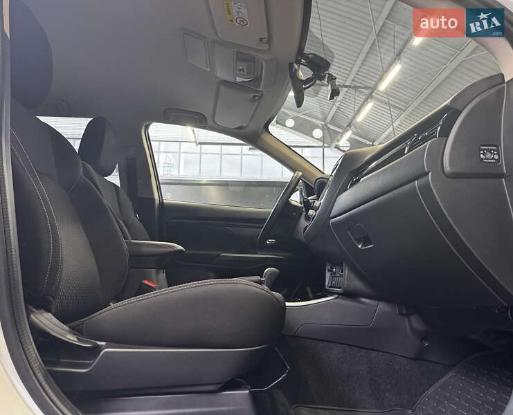 Внедорожник / Кроссовер Mitsubishi Outlander 2021 в Киеве фото 30 Внедорожник / Кроссовер Mitsubishi Outlander 2021 в Киеве