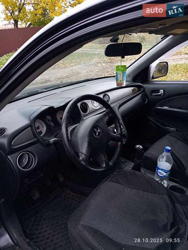 Позашляховик / Кросовер Mitsubishi Outlander 2006 в Гощі