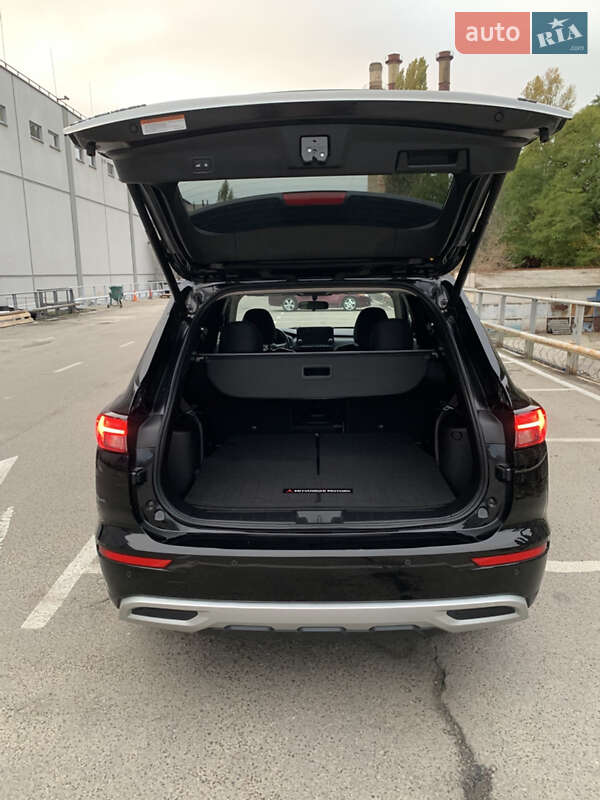 Позашляховик / Кросовер Mitsubishi Outlander 2022 в Києві фото 10 Позашляховик / Кросовер Mitsubishi Outlander 2022 в Києві