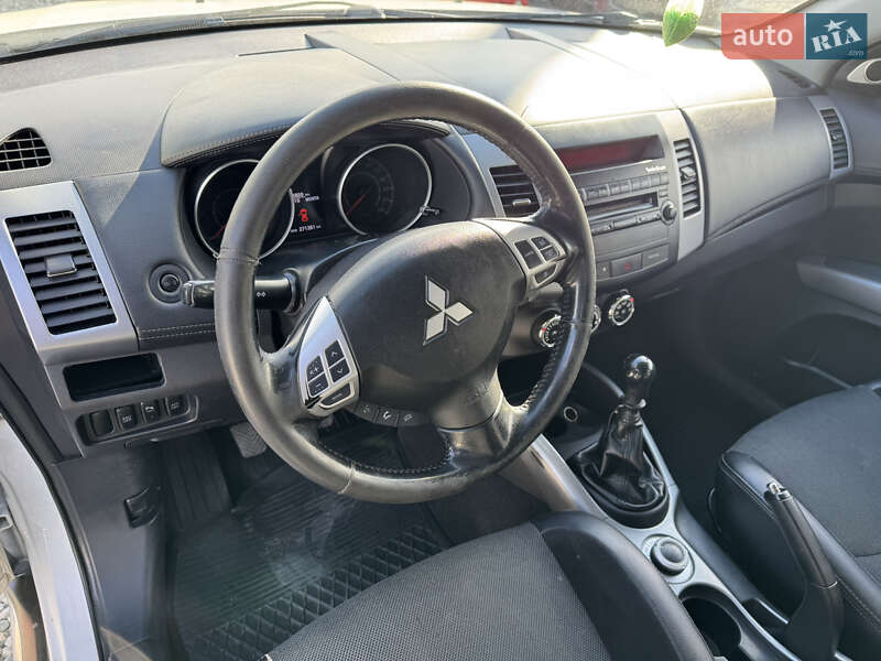 Позашляховик / Кросовер Mitsubishi Outlander 2010 в Івано-Франківську