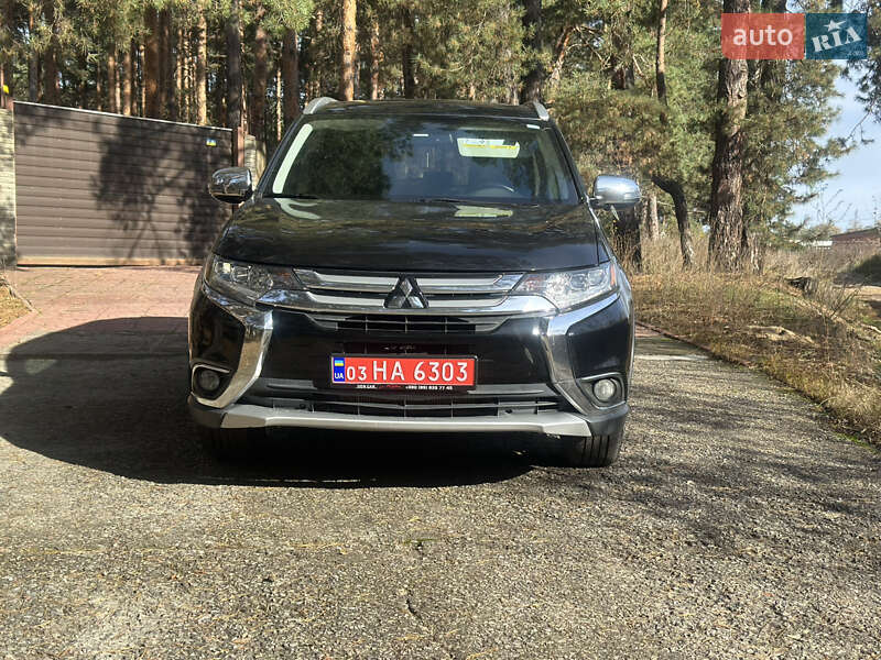 Внедорожник / Кроссовер Mitsubishi Outlander 2016 в Киеве