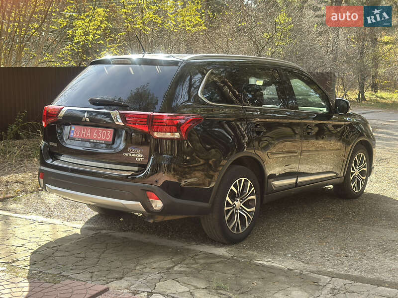Внедорожник / Кроссовер Mitsubishi Outlander 2016 в Киеве