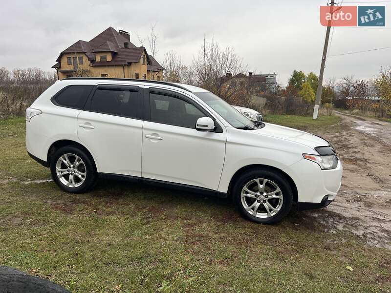 Позашляховик / Кросовер Mitsubishi Outlander 2013 в Харкові