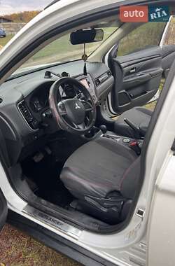 Позашляховик / Кросовер Mitsubishi Outlander 2013 в Харкові
