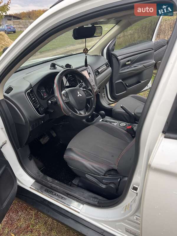 Позашляховик / Кросовер Mitsubishi Outlander 2013 в Харкові
