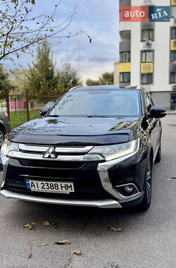 Позашляховик / Кросовер Mitsubishi Outlander 2016 в Борисполі
