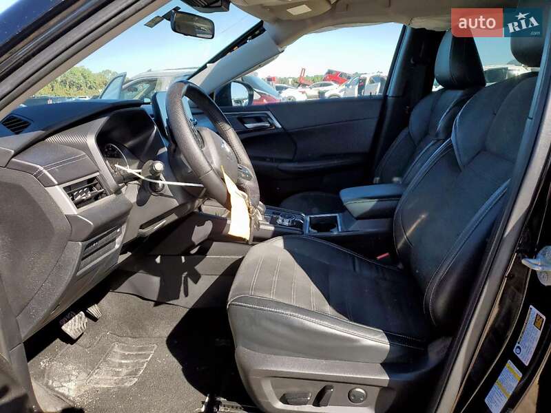 Внедорожник / Кроссовер Mitsubishi Outlander 2023 в Киеве