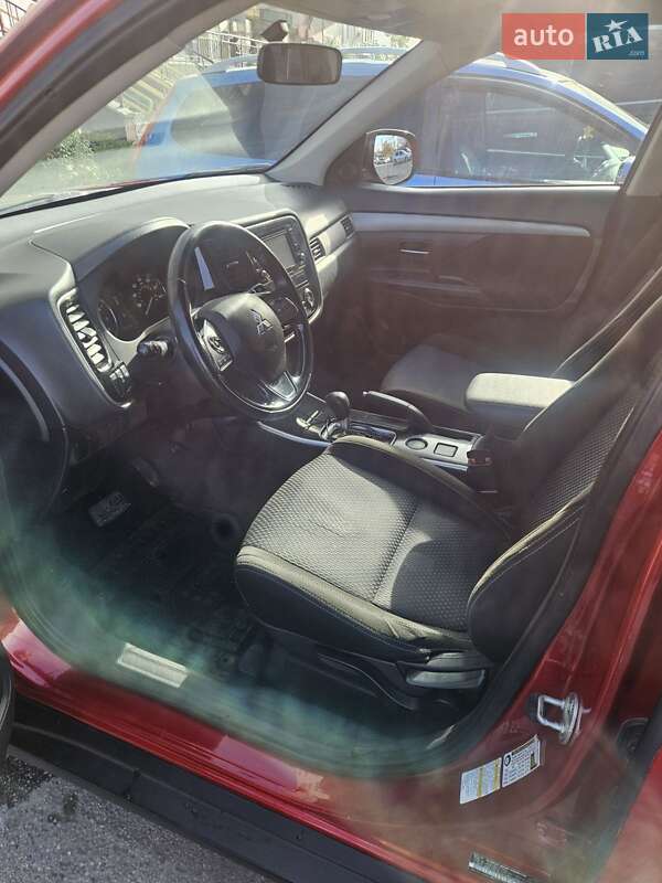 Позашляховик / Кросовер Mitsubishi Outlander 2017 в Полтаві