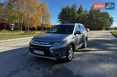 Внедорожник / Кроссовер Mitsubishi Outlander 2017 в Кропивницком
