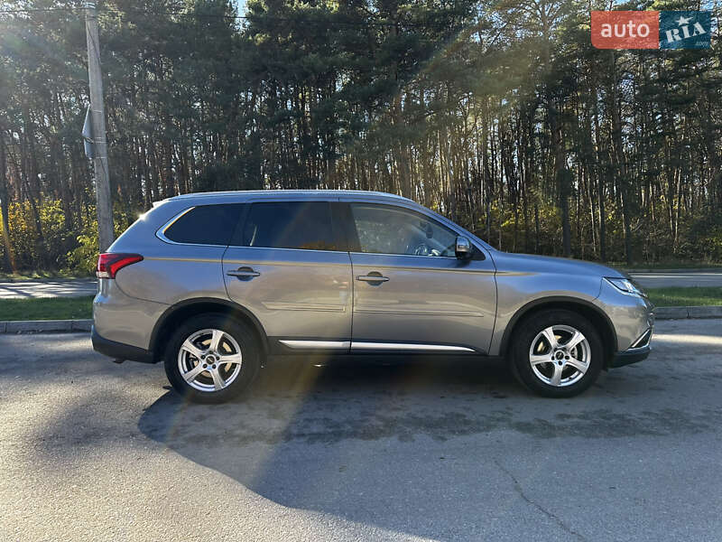 Внедорожник / Кроссовер Mitsubishi Outlander 2017 в Кропивницком фото 4 Внедорожник / Кроссовер Mitsubishi Outlander 2017 в Кропивницком