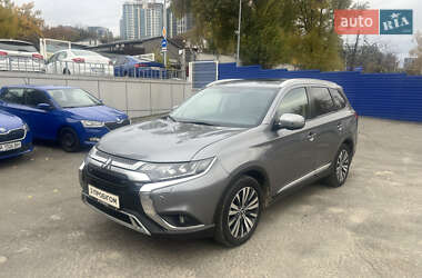 Позашляховик / Кросовер Mitsubishi Outlander 2021 в Києві