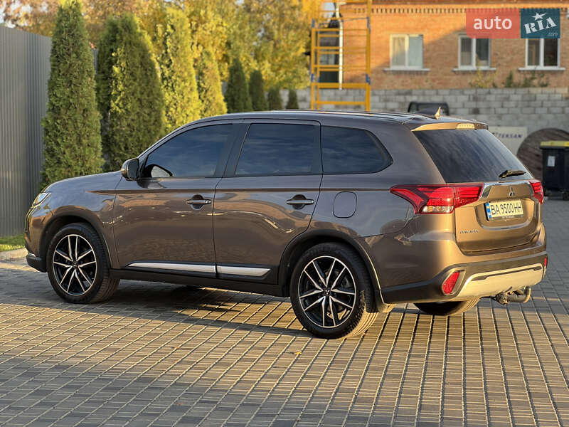 Внедорожник / Кроссовер Mitsubishi Outlander 2020 в Кропивницком фото 10 Внедорожник / Кроссовер Mitsubishi Outlander 2020 в Кропивницком