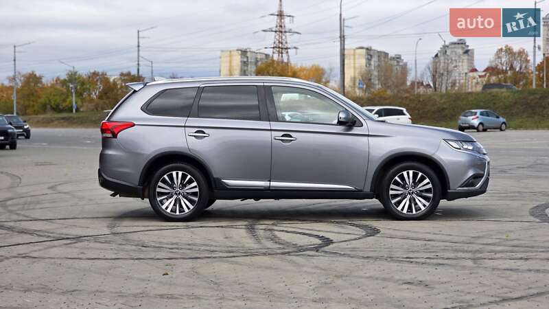 Позашляховик / Кросовер Mitsubishi Outlander 2019 в Києві фото 15 Позашляховик / Кросовер Mitsubishi Outlander 2019 в Києві
