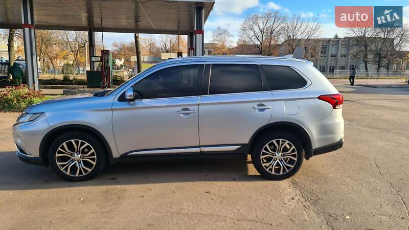 Внедорожник / Кроссовер Mitsubishi Outlander 2016 в Шостке