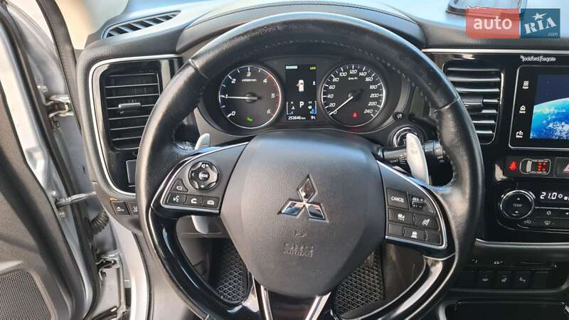 Внедорожник / Кроссовер Mitsubishi Outlander 2016 в Шостке