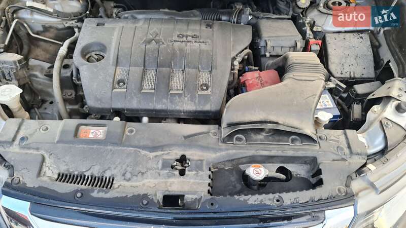 Внедорожник / Кроссовер Mitsubishi Outlander 2016 в Шостке