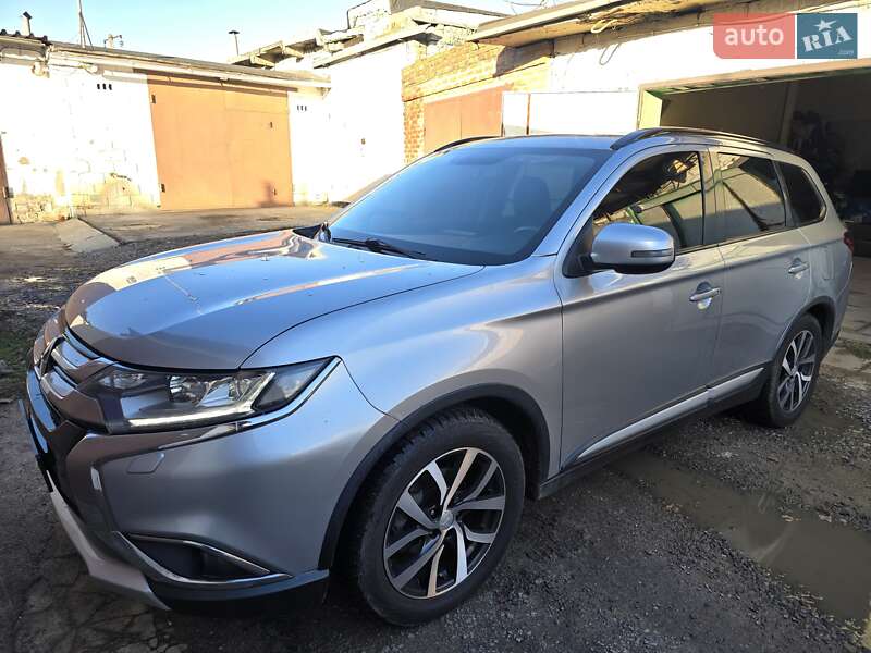 Внедорожник / Кроссовер Mitsubishi Outlander 2015 в Харькове фото 2 Внедорожник / Кроссовер Mitsubishi Outlander 2015 в Харькове