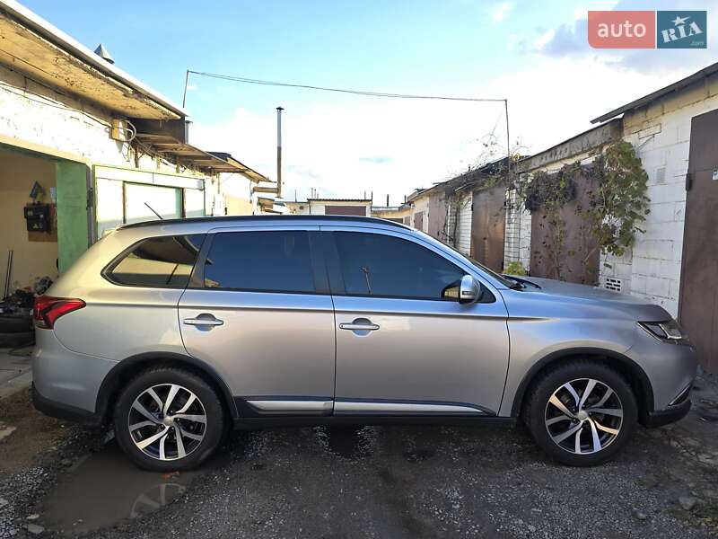 Внедорожник / Кроссовер Mitsubishi Outlander 2015 в Харькове фото 7 Внедорожник / Кроссовер Mitsubishi Outlander 2015 в Харькове