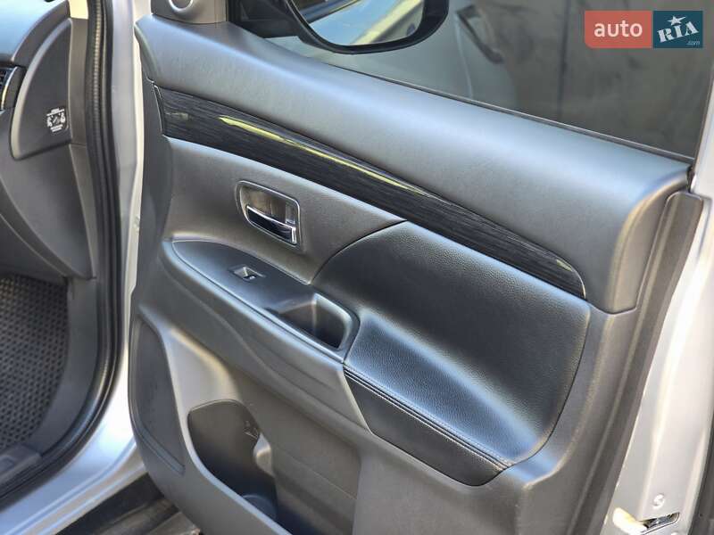 Внедорожник / Кроссовер Mitsubishi Outlander 2015 в Харькове фото 20 Внедорожник / Кроссовер Mitsubishi Outlander 2015 в Харькове