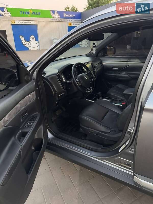 Позашляховик / Кросовер Mitsubishi Outlander 2019 в Кривому Розі фото 9 Позашляховик / Кросовер Mitsubishi Outlander 2019 в Кривому Розі