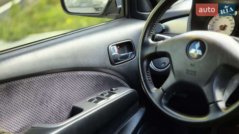 Позашляховик / Кросовер Mitsubishi Outlander 2005 в Миколаєві